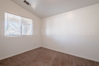 2523 Paradise Point Pl in Bakersfield, CA - Foto de edificio - Building Photo