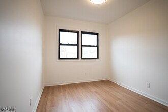 27 Alan Terrace in Jersey City, NJ - Building Photo - Building Photo