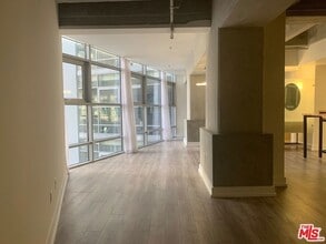 727 W 7th St, Unit 277 in Los Angeles, CA - Building Photo - Building Photo