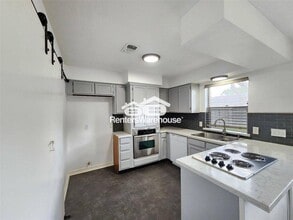 1322 Valley Landing Dr in Katy, TX - Building Photo - Building Photo
