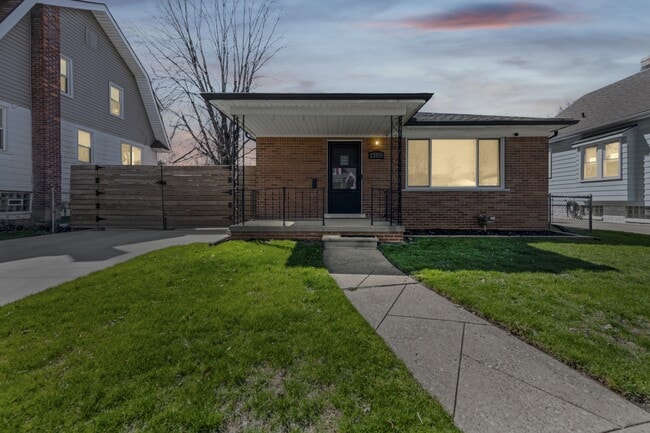 22055 Elmwood Ave in Eastpointe, MI - Building Photo - Building Photo