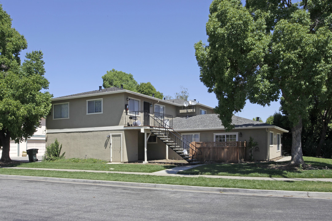 6685 Imperial Dr in Gilroy, CA - Building Photo