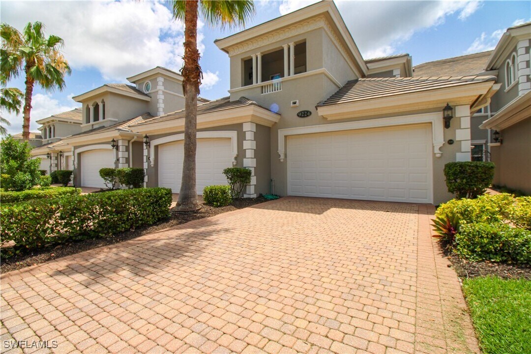 9224 Campanile Cir in Naples, FL - Building Photo