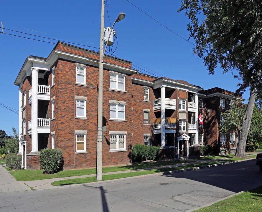 Melrose Apartments in Hamilton, ON - Building Photo