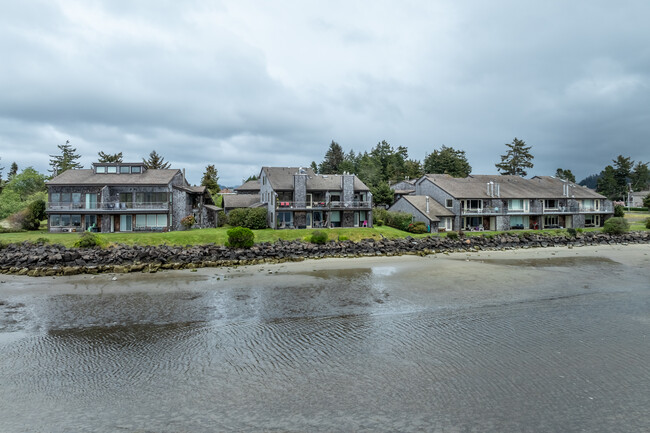 1060 Bay ST in Florence, OR - Building Photo - Building Photo