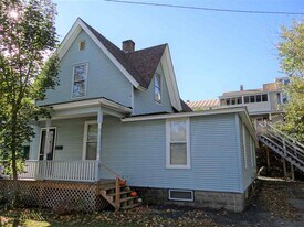 3 Lareau Ct, Unit Upstairs in Lebanon, NH - Building Photo
