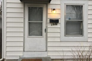 1926 Dexter N St