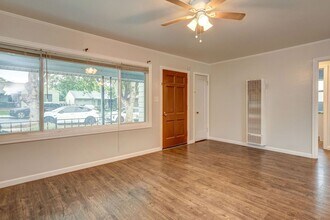 566 Russell St in Vallejo, CA - Foto de edificio - Building Photo