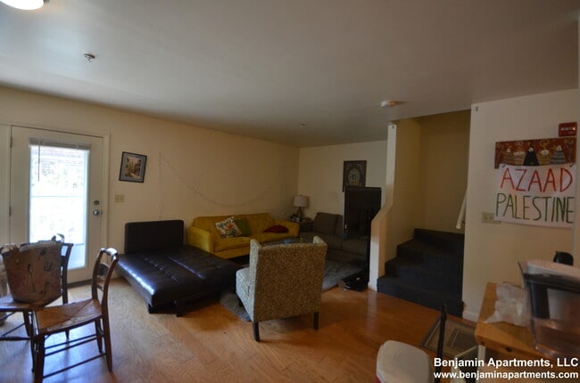 34 Raymond St, Unit 1 in Boston, MA - Building Photo - Building Photo