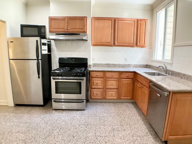 2405 Fillmore St in San Francisco, CA - Building Photo - Building Photo