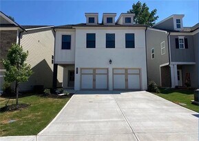 5037 Silver Fox Trl in Oakwood, GA - Building Photo
