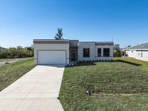 3010 NE 1st Pl in Cape Coral, FL - Building Photo - Building Photo