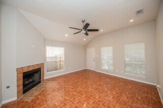 121 Coffee Ln in Lake Jackson, TX - Building Photo - Building Photo