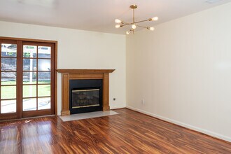 19830 Terri Dr in Santa Clarita, CA - Foto de edificio - Building Photo