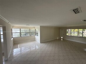 1540 NE 191st St in Miami, FL - Building Photo - Building Photo
