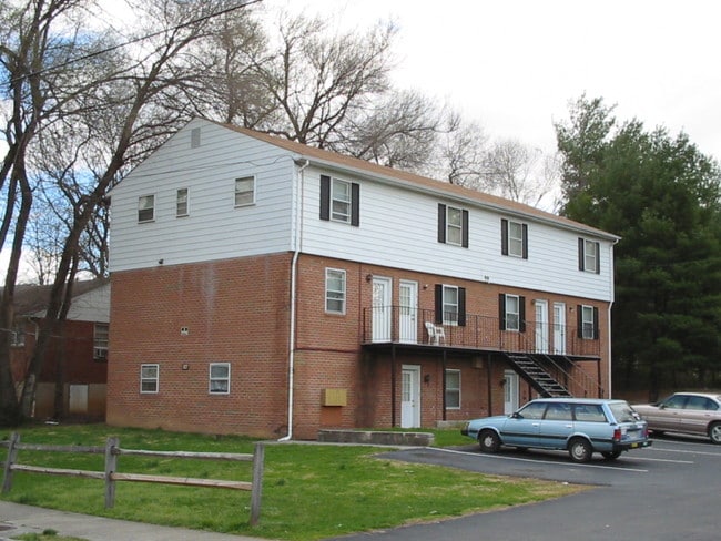 Avendale Townhomes in Roanoke, VA - Building Photo - Building Photo