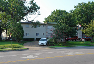 Upper E - Sherman Oaks (OLD) in Dallas, TX - Building Photo - Building Photo