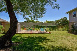 5360 E 5th St in Katy, TX - Foto de edificio - Building Photo