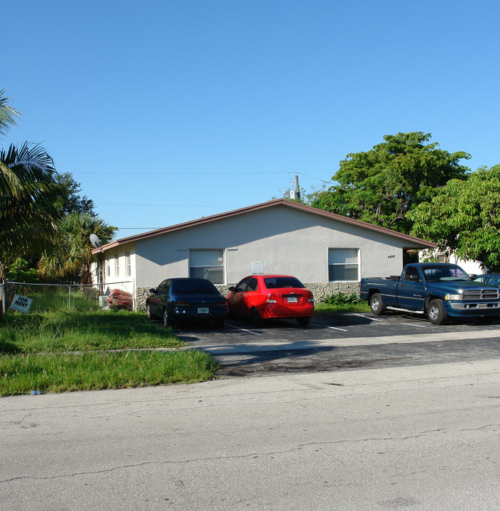 5400 NW 18th Pl in Fort Lauderdale, FL - Building Photo