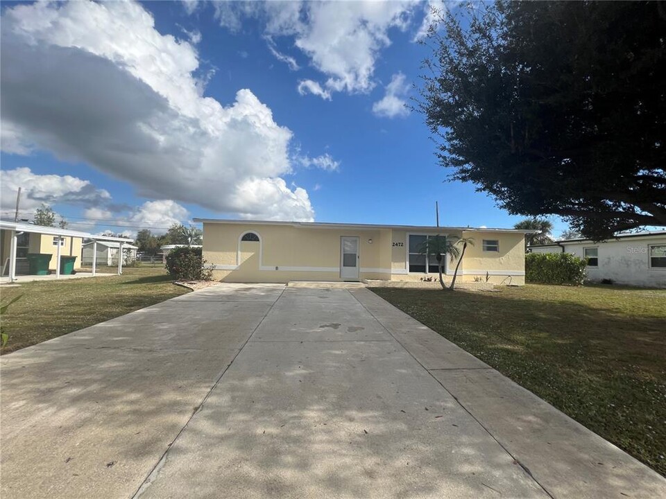 2472 Picnic St in Port Charlotte, FL - Building Photo