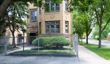 8359 S Aberdeen St in Chicago, IL - Building Photo - Building Photo