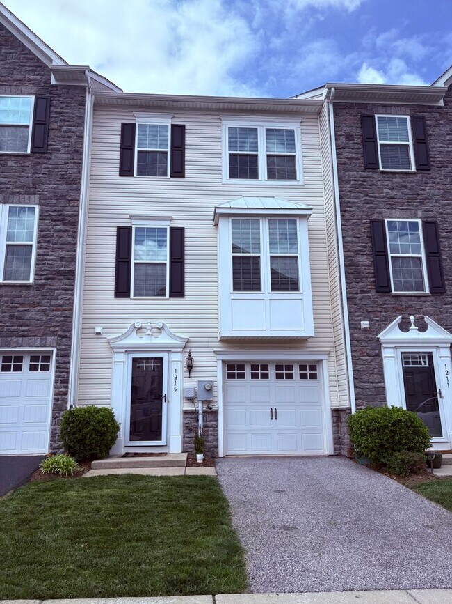property at 1215 Rannoch Ln