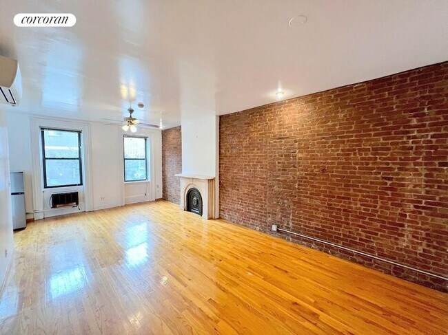 650 10th Ave in New York, NY - Building Photo - Building Photo