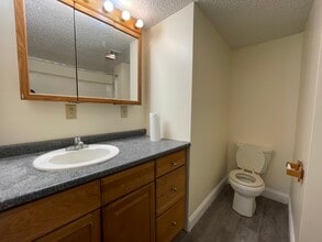 73 W Thames St, Unit 73B in Norwich, CT - Building Photo - Building Photo