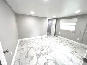 5750 10th St N in St. Petersburg, FL - Building Photo - Building Photo