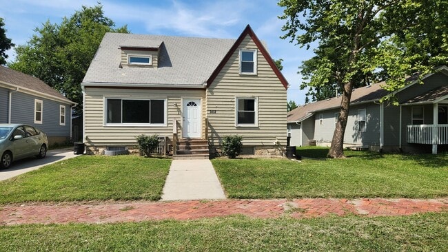 property at 1412 Houston St