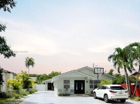 2952 SW 25th Ter in Miami, FL - Building Photo