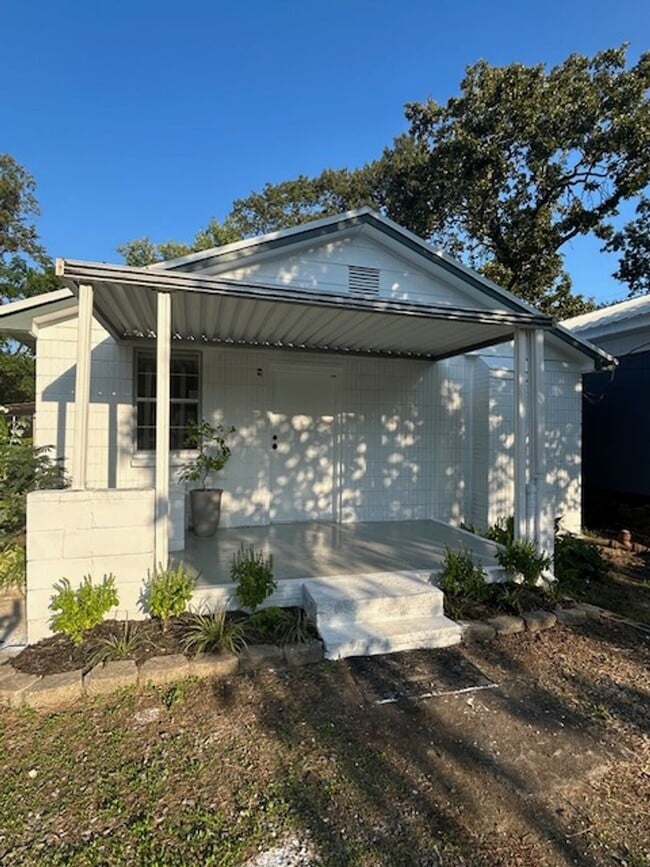 property at 220 Gragson