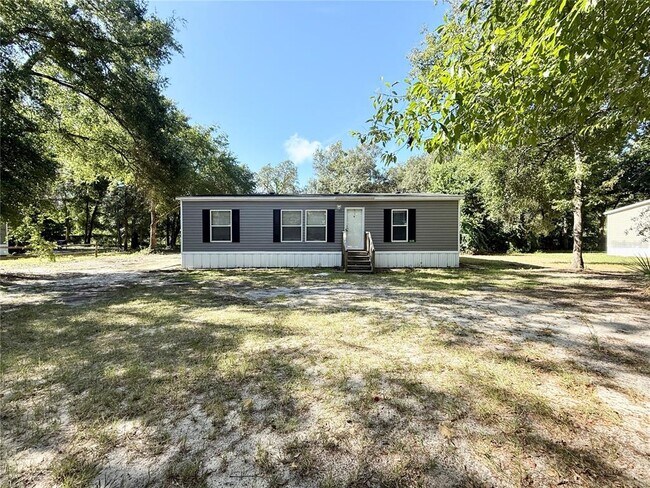 877 SE 38th St in Melrose, FL - Building Photo - Building Photo