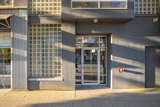 410-438 E Broadway in Vancouver, BC - Building Photo - Building Photo