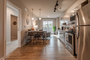 Summit Place in Charleston, SC - Building Photo