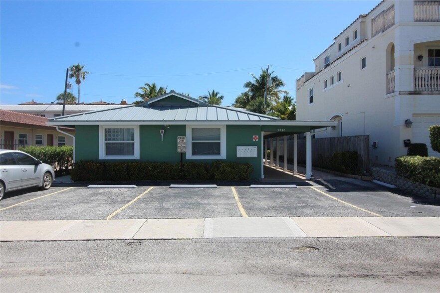 4440 Bougainvilla Dr in Lauderdale-by-the-Sea, FL - Building Photo