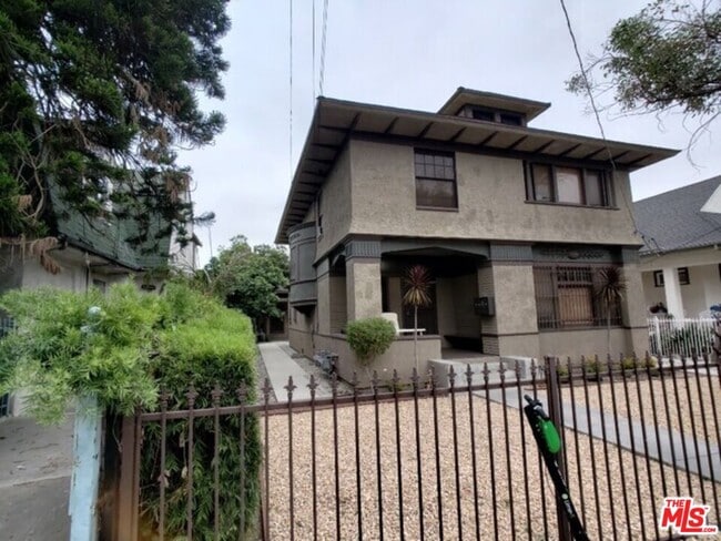 2108 Oak St in Los Angeles, CA - Building Photo - Building Photo