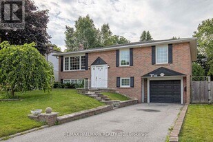 978 Wildwood Dr in Newmarket, ON - Building Photo