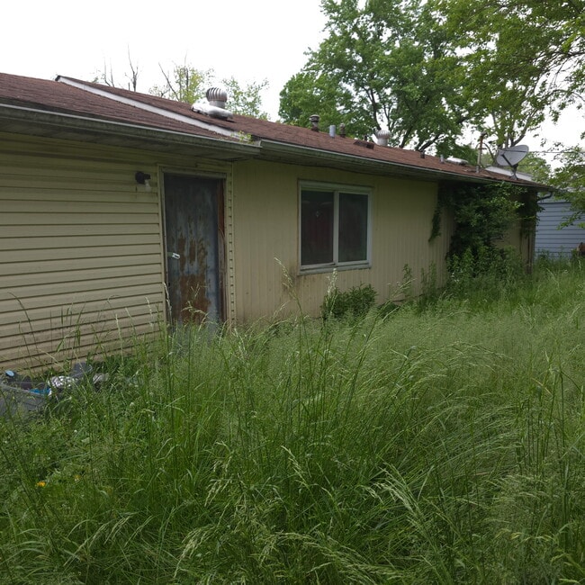 638 Terrace Dr in East St. Louis, IL - Building Photo - Building Photo