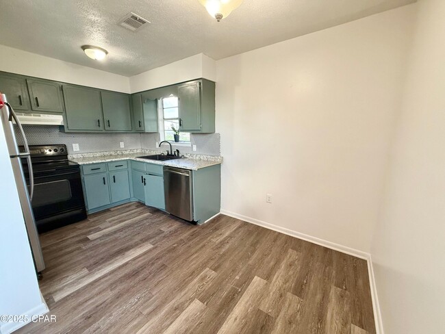 property at 506 N 11th St