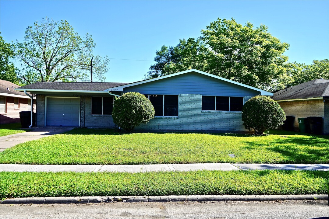 2822 Almeda Plaza Dr in Houston, TX - Building Photo