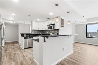 700 1st St, Unit 12A in Hoboken, NJ - Foto de edificio - Building Photo