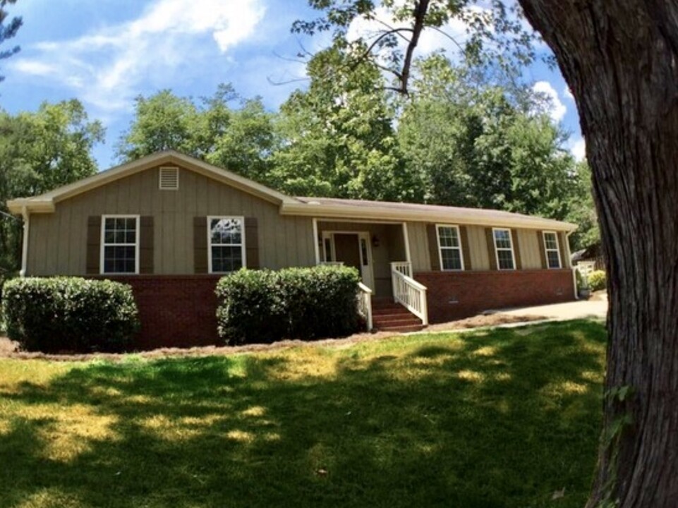 3037 Summer Lake Dr in Gainesville, GA - Building Photo