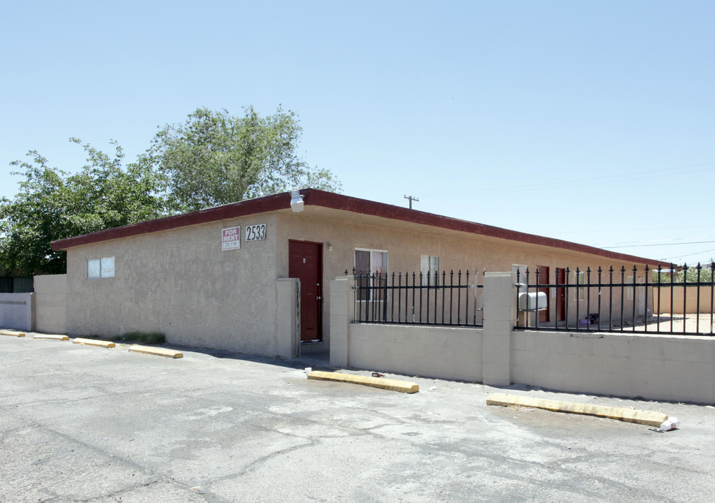 2533-2539 Bassler St in North Las Vegas, NV - Building Photo