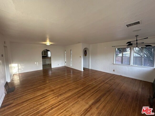 4001 Chevy Chase Dr in Los Angeles, CA - Building Photo - Building Photo