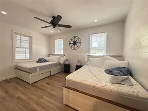 51 Lee Ave-Unit -1 in Newport, RI - Foto de edificio - Building Photo