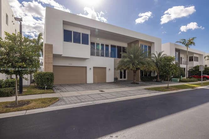 10250 NW 75th Terrace in Doral, FL - Building Photo