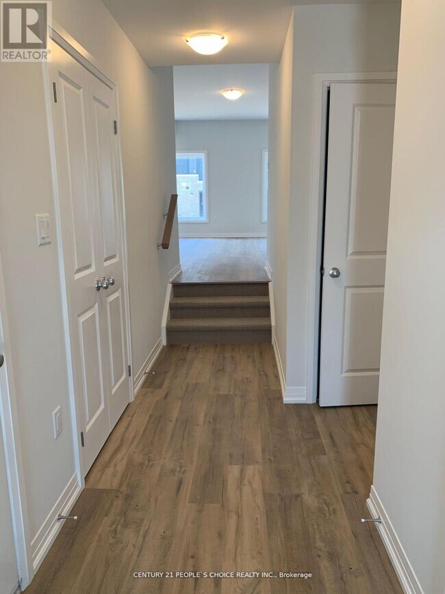 155-155 Equestrian Way in Cambridge, ON - Building Photo - Building Photo