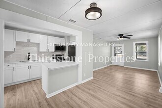 4554 Crescent St, Unit Unit 2 in Jacksonville, FL - Building Photo - Building Photo