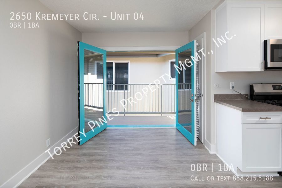 2650 Kremeyer Cir, Unit Unit 04 in Carlsbad, CA - Building Photo